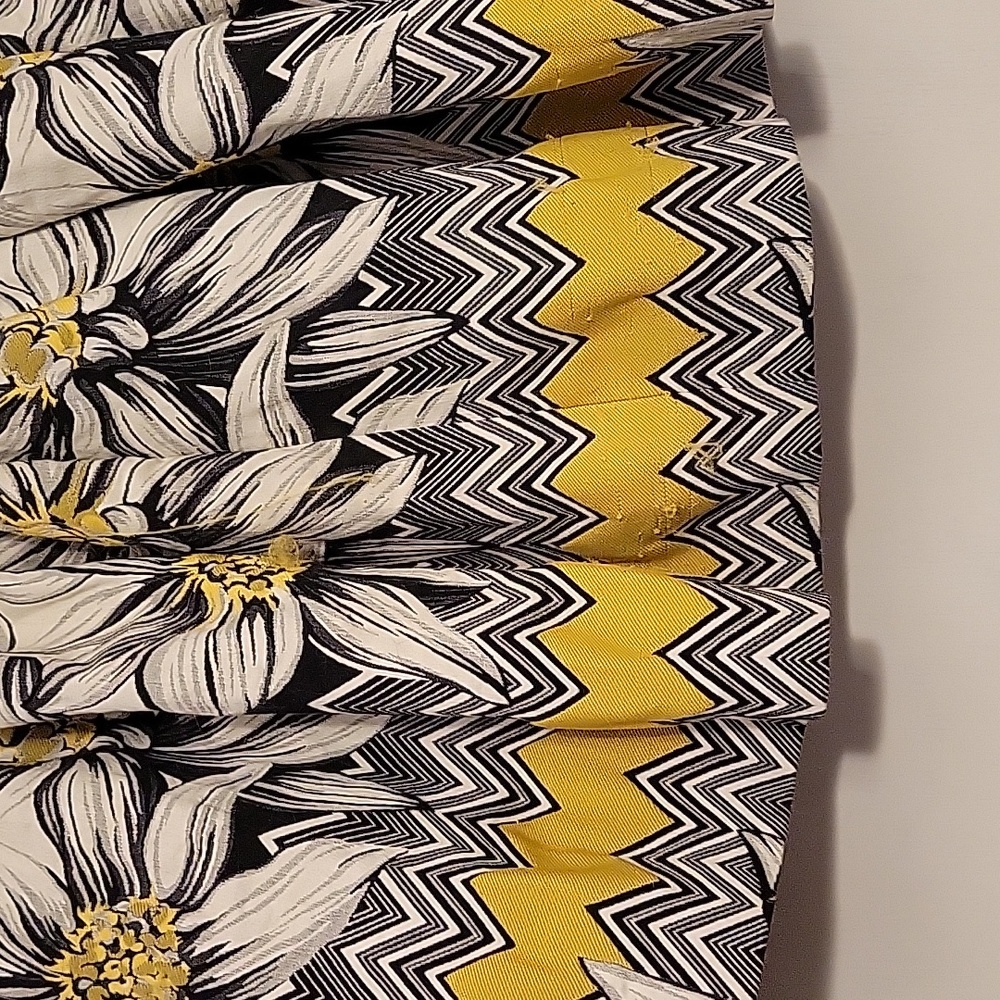 Alice + Olivia flirty skirt - Picture 4 of 11